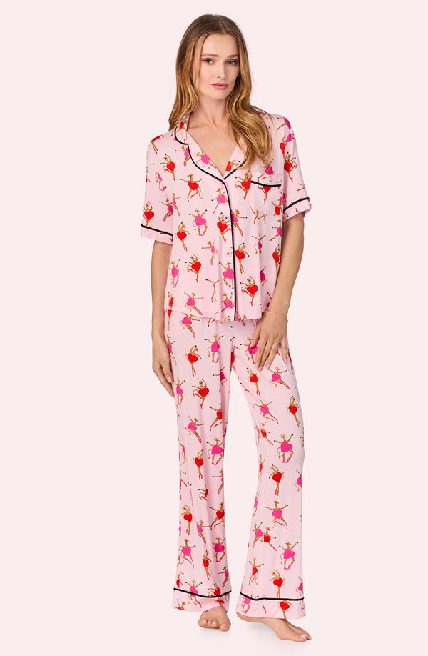 A lady wearing Dakota Pj Set In Giraffes On Pointe